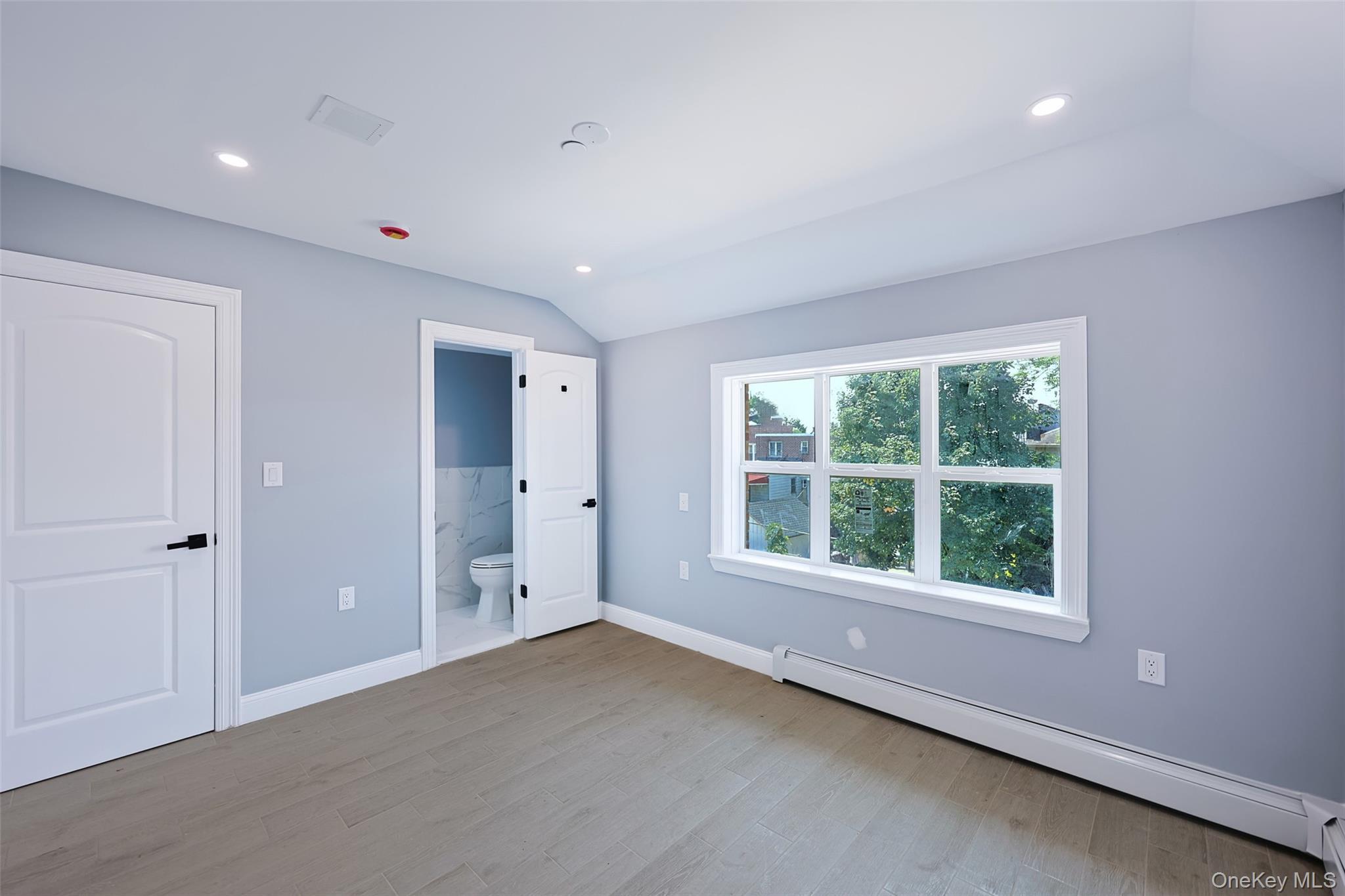 Single Family E 225th Street Bronx, NY 10466, MLS-1021227-10