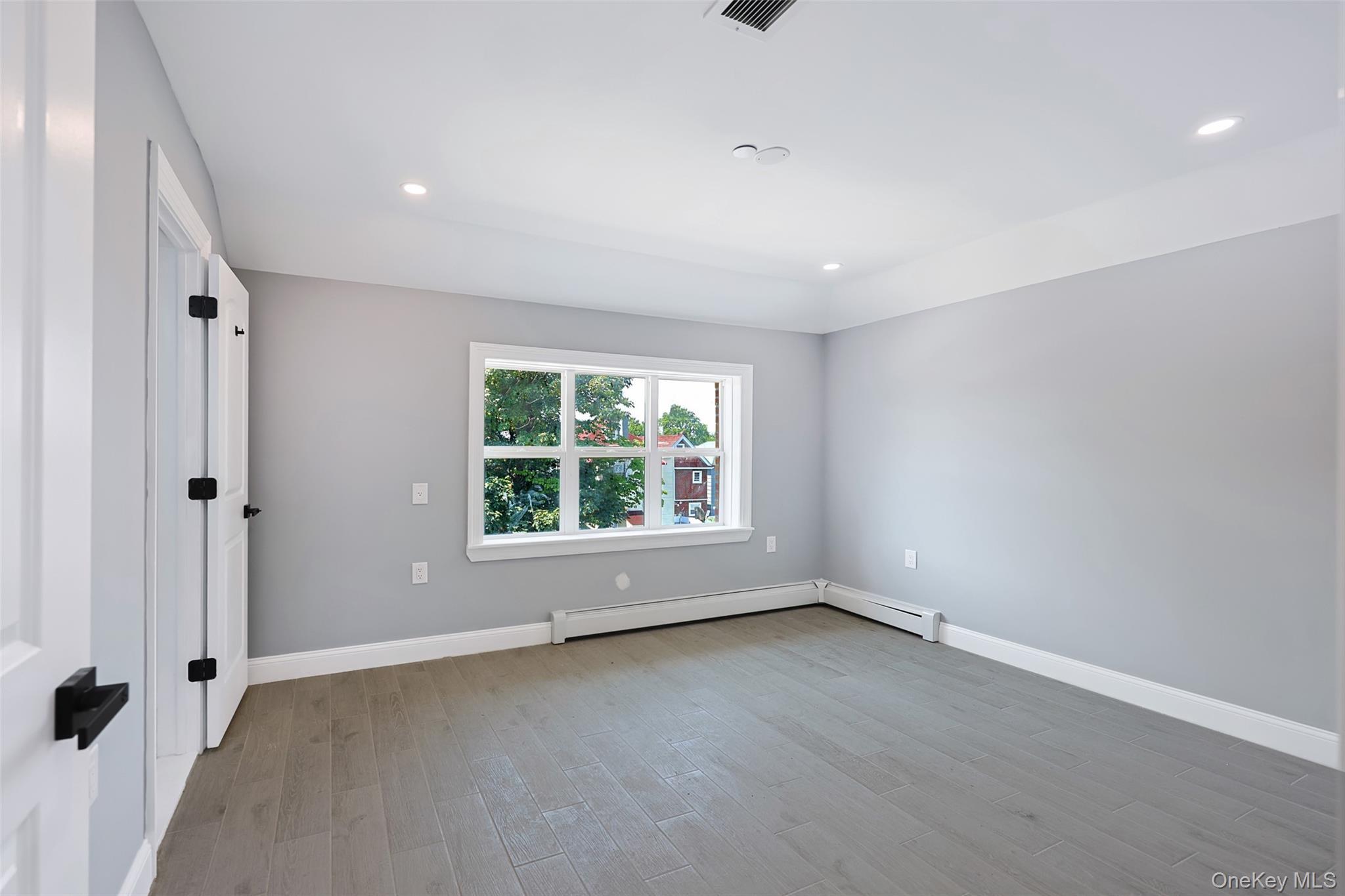 Single Family E 225th Street Bronx, NY 10466, MLS-1021227-21