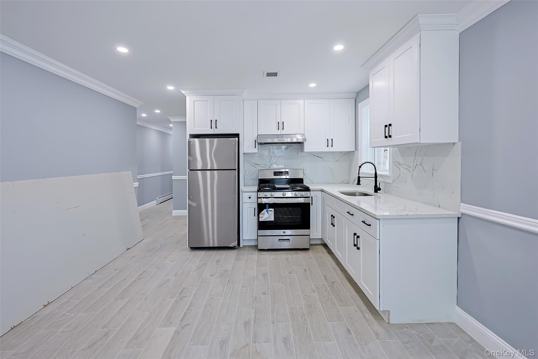 Single Family E 225th Street Bronx, NY 10466, MLS-1021227-23