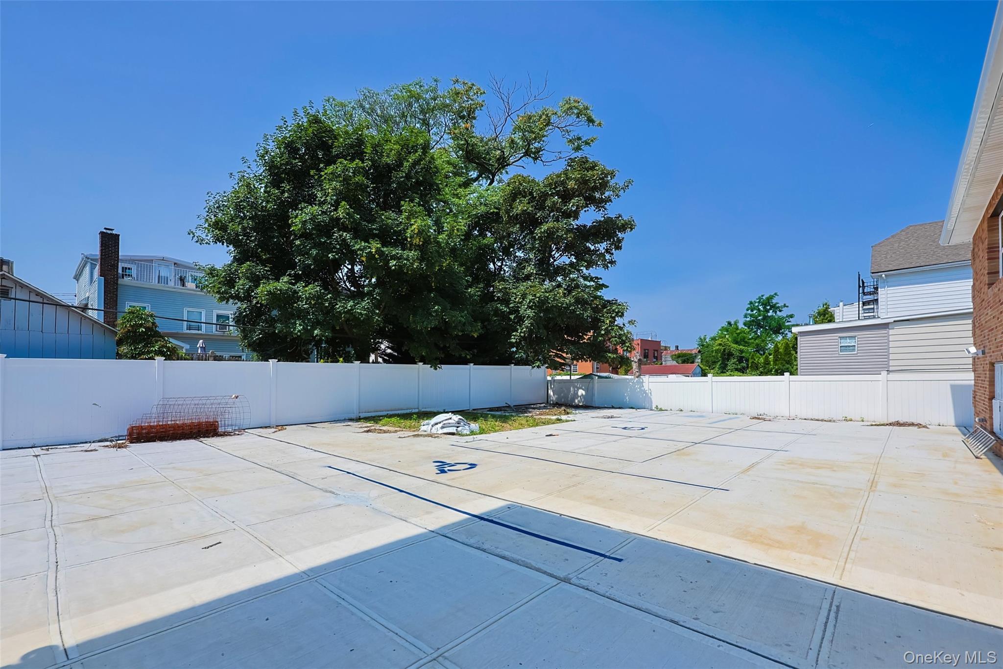 Single Family E 225th Street Bronx, NY 10466, MLS-1021227-33
