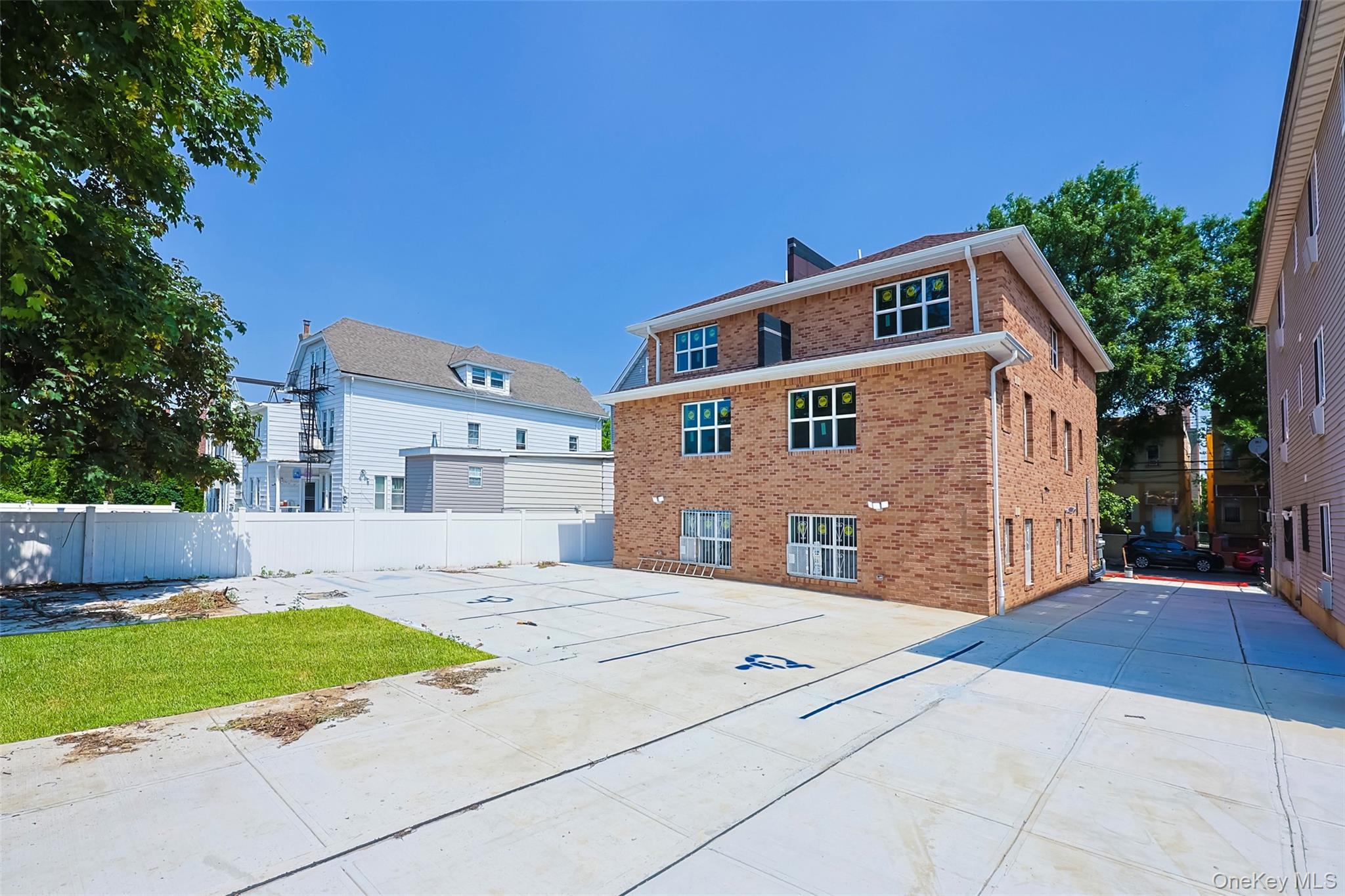Single Family E 225th Street Bronx, NY 10466, MLS-1021227-35