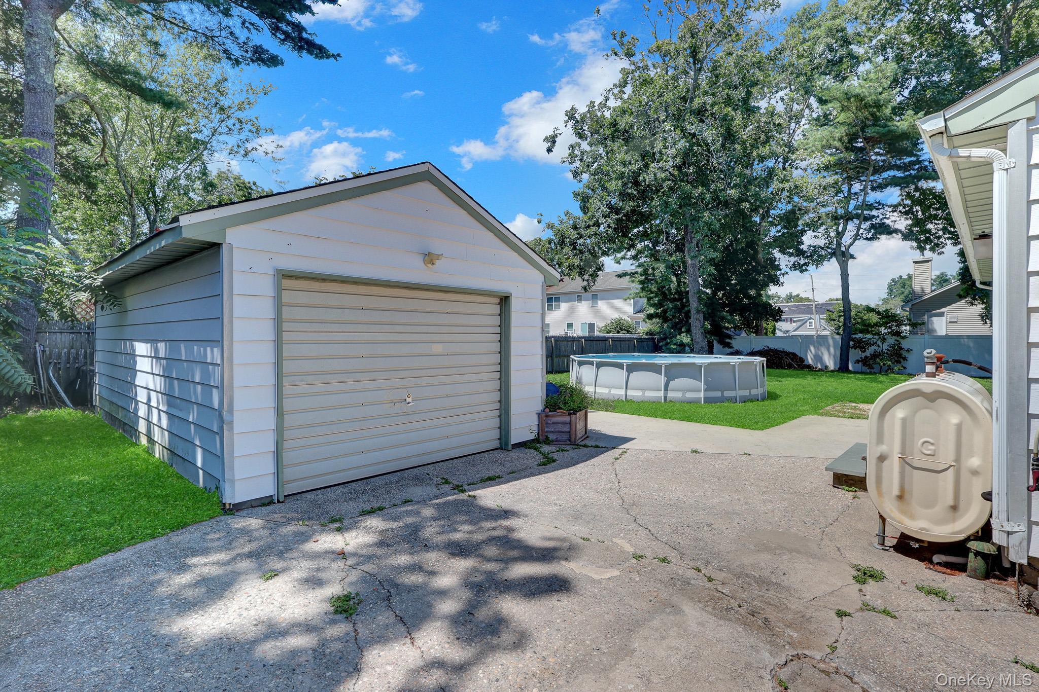 Single Family Lincoln Drive Suffolk County, NY 11951, MLS-1021242-25