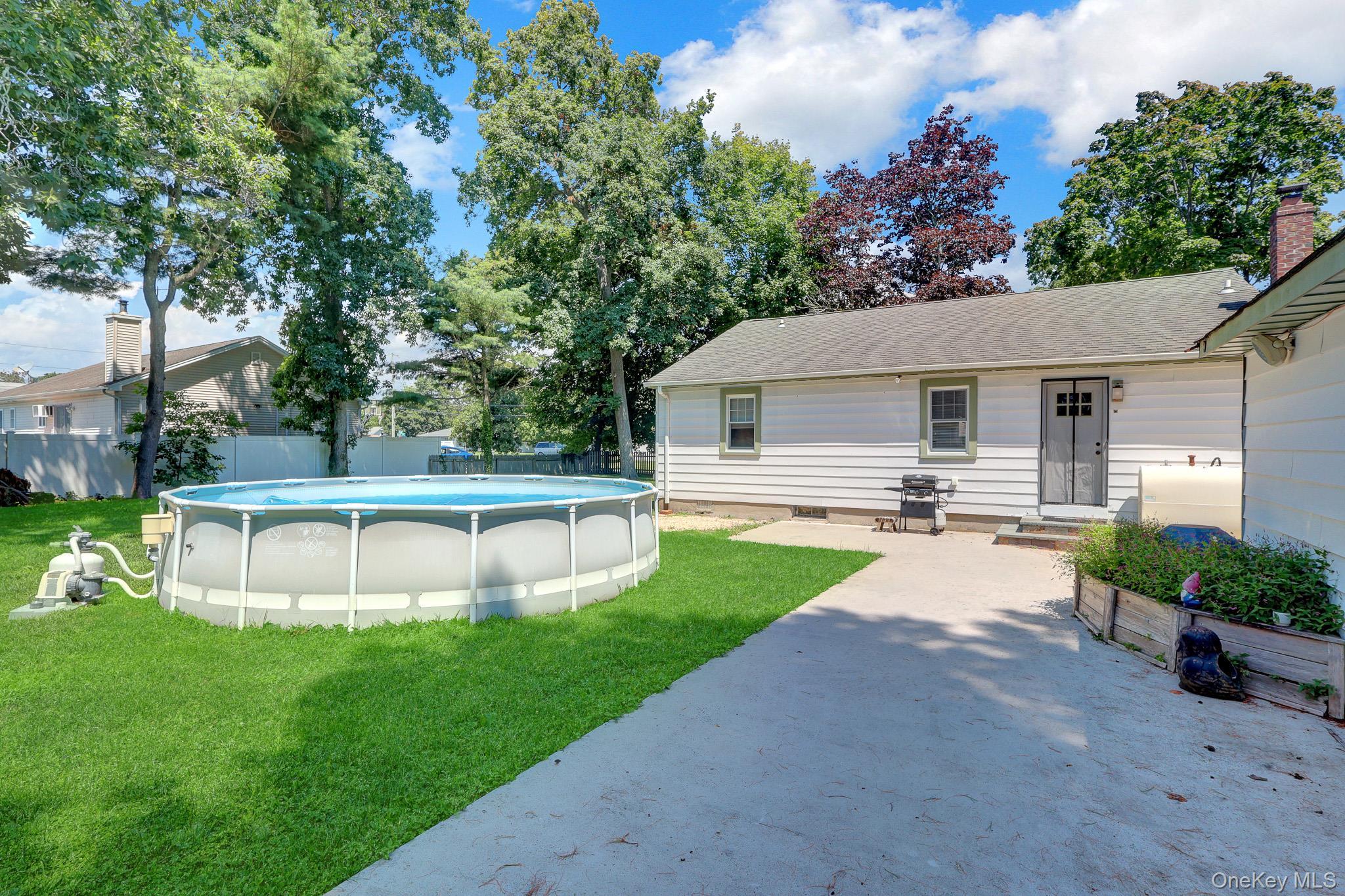 Single Family Lincoln Drive Suffolk County, NY 11951, MLS-1021242-27