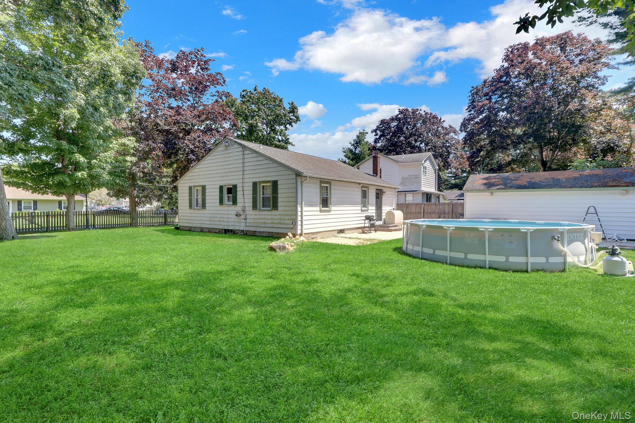 Single Family Lincoln Drive Suffolk County, NY 11951, MLS-1021242-28