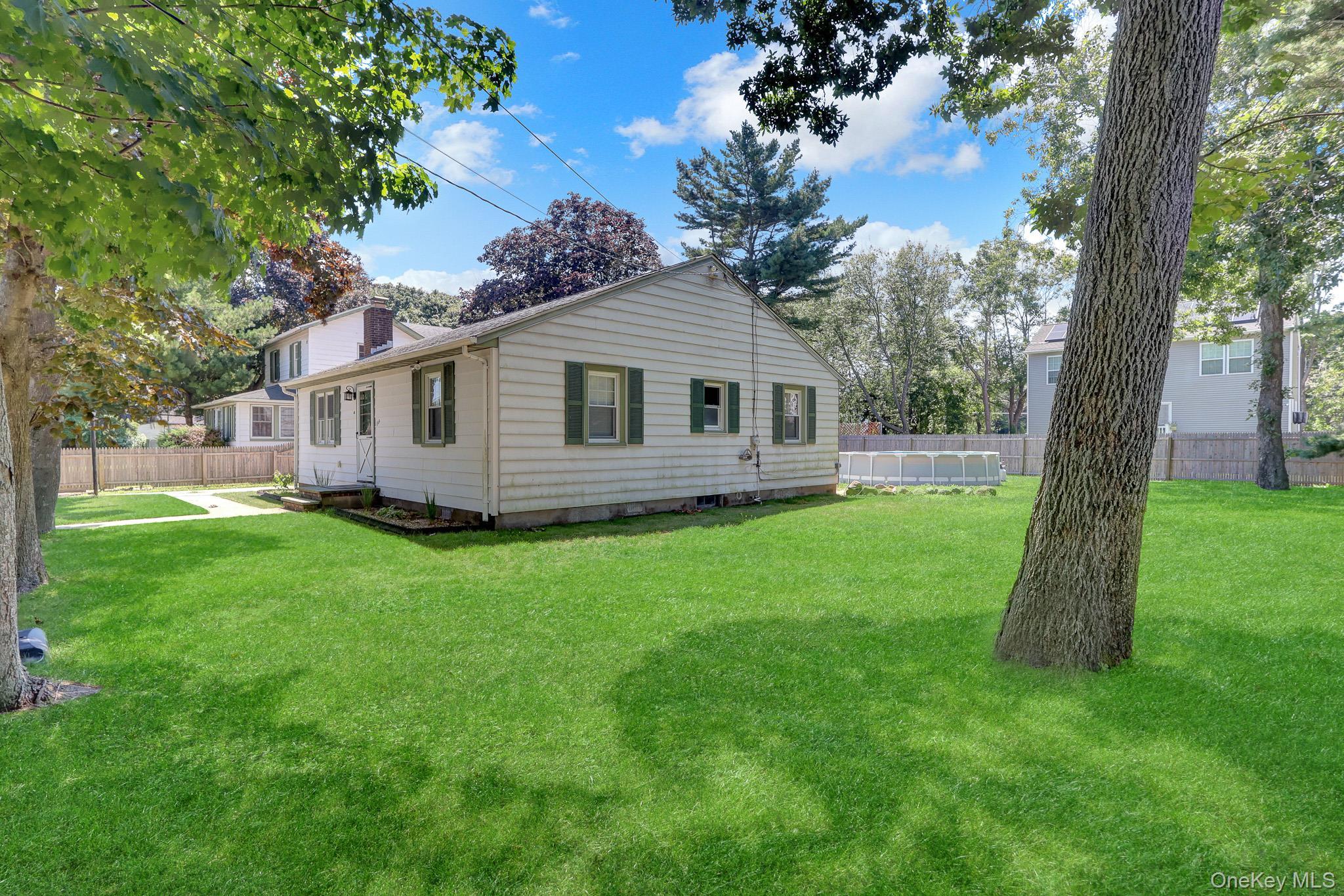 Single Family Lincoln Drive Suffolk County, NY 11951, MLS-1021242-29