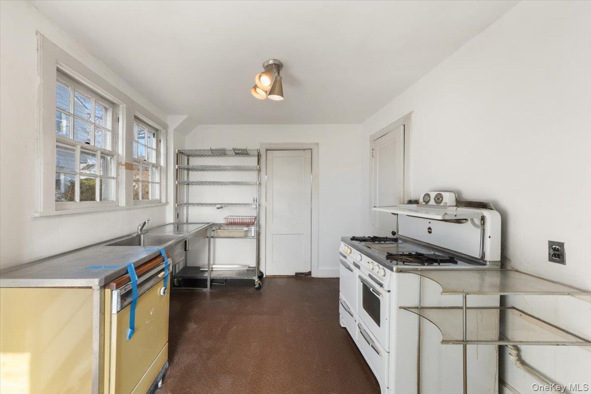 Single Family W 263rd Street Bronx, NY 10471, MLS-1021304-14