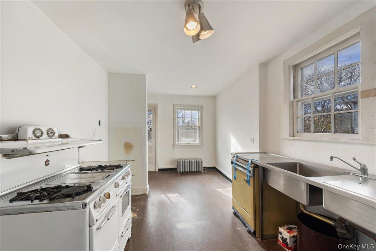 Single Family W 263rd Street Bronx, NY 10471, MLS-1021304-15