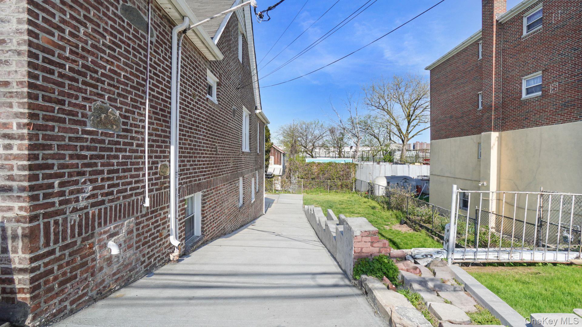 Single Family Gunther Avenue  Bronx, NY 10469, MLS-1021352-27