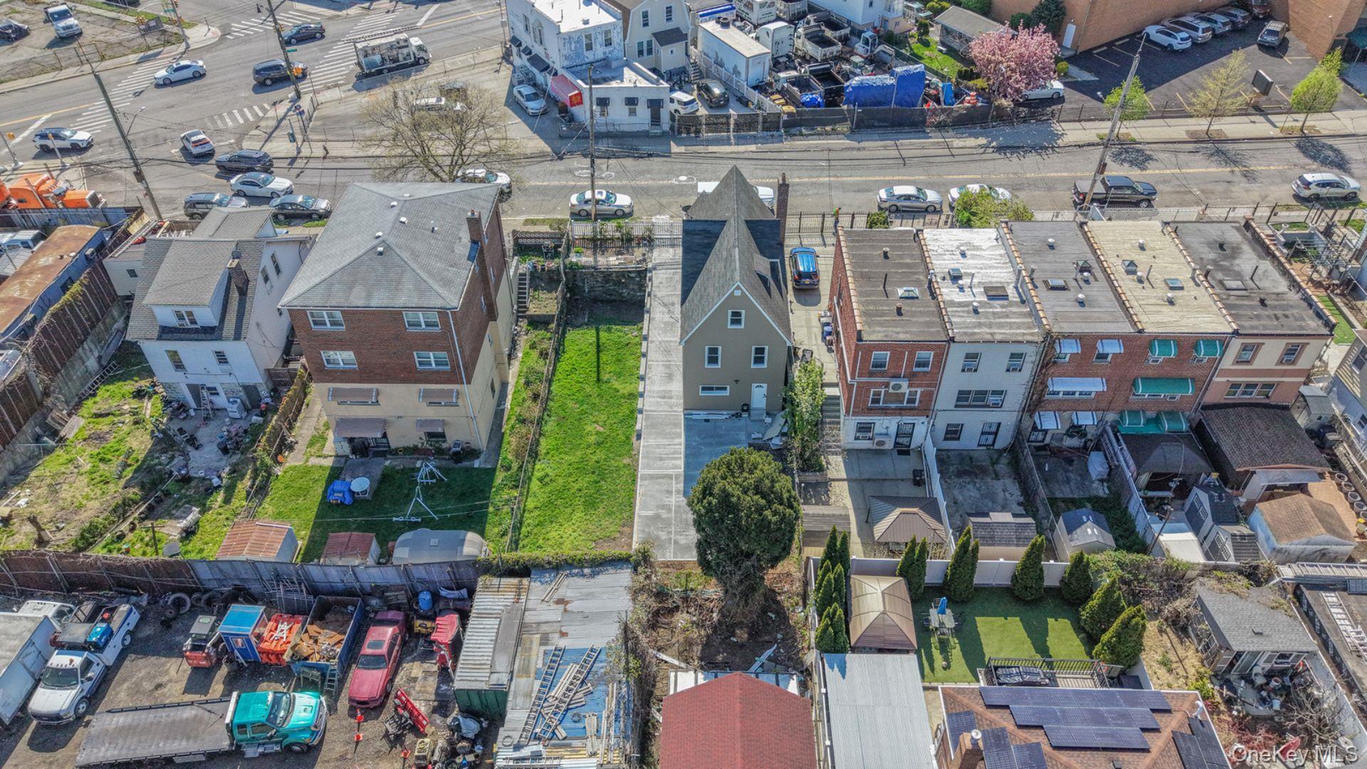 Single Family Gunther Avenue  Bronx, NY 10469, MLS-1021352-32