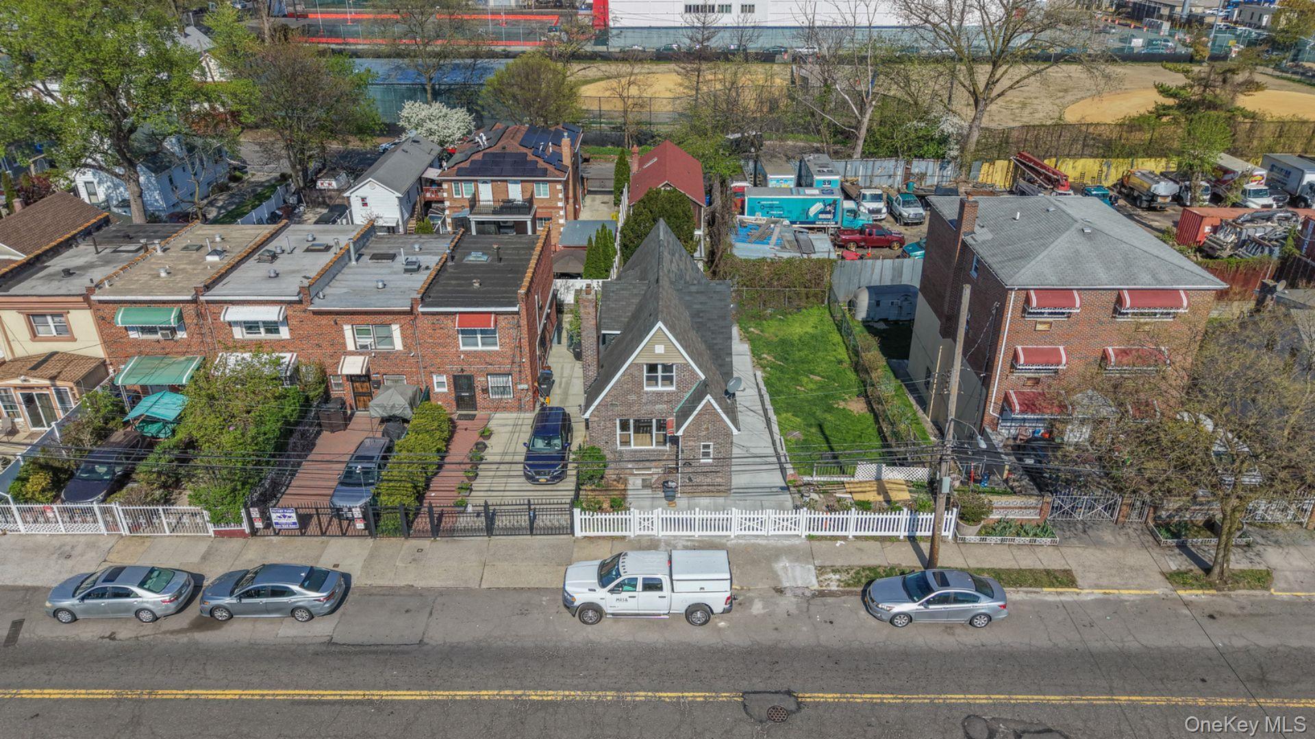 Single Family Gunther Avenue  Bronx, NY 10469, MLS-1021352-36