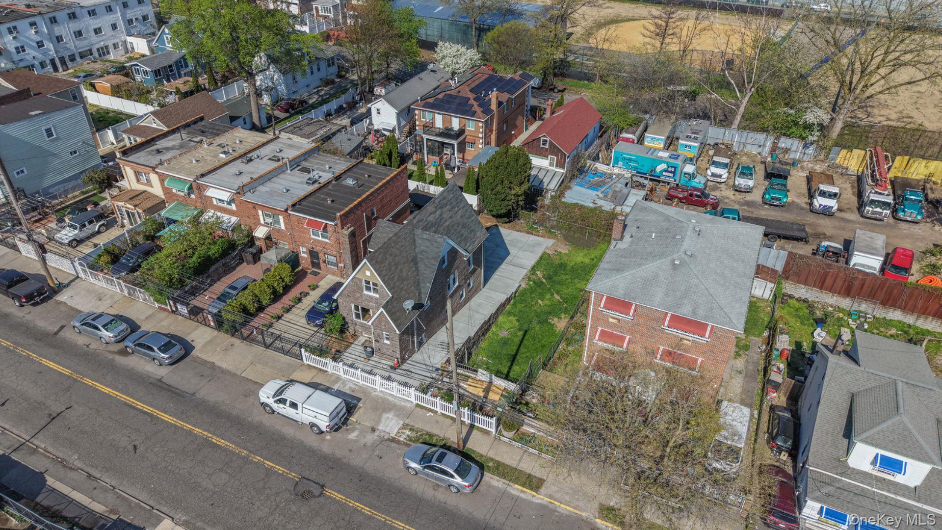 Single Family Gunther Avenue  Bronx, NY 10469, MLS-1021352-37