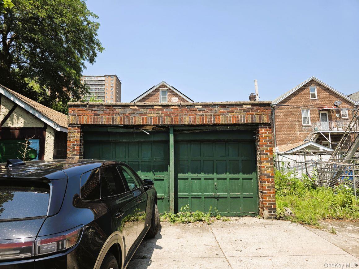 Single Family Corlear Avenue  Bronx, NY 10463, MLS-1021358-16