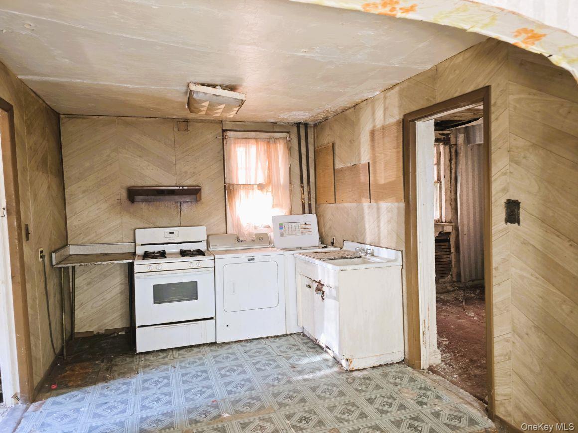 Single Family Corlear Avenue  Bronx, NY 10463, MLS-1021358-8