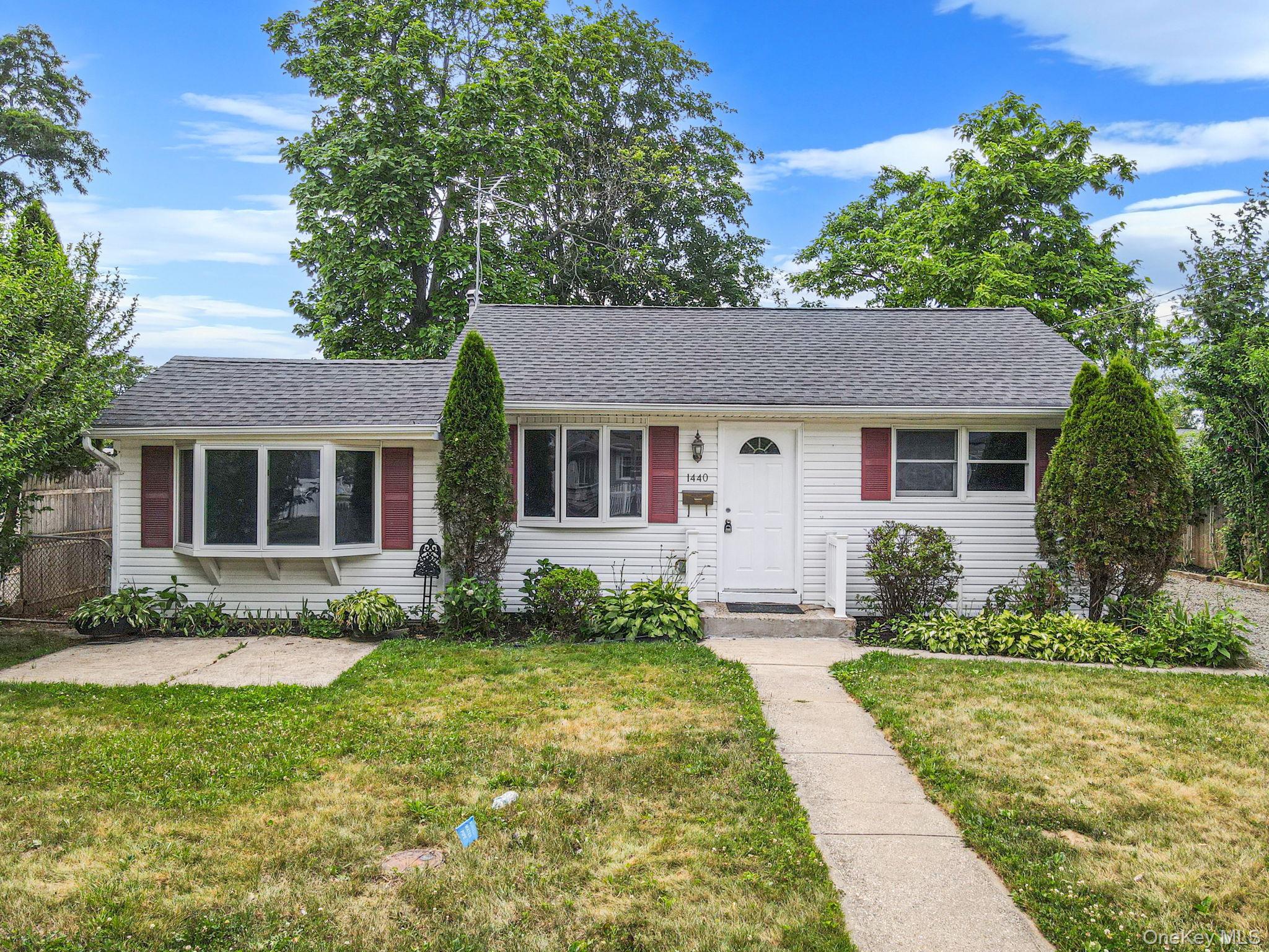 Single Family Lombardy Boulevard Suffolk County, NY 11706, MLS-1021372-2