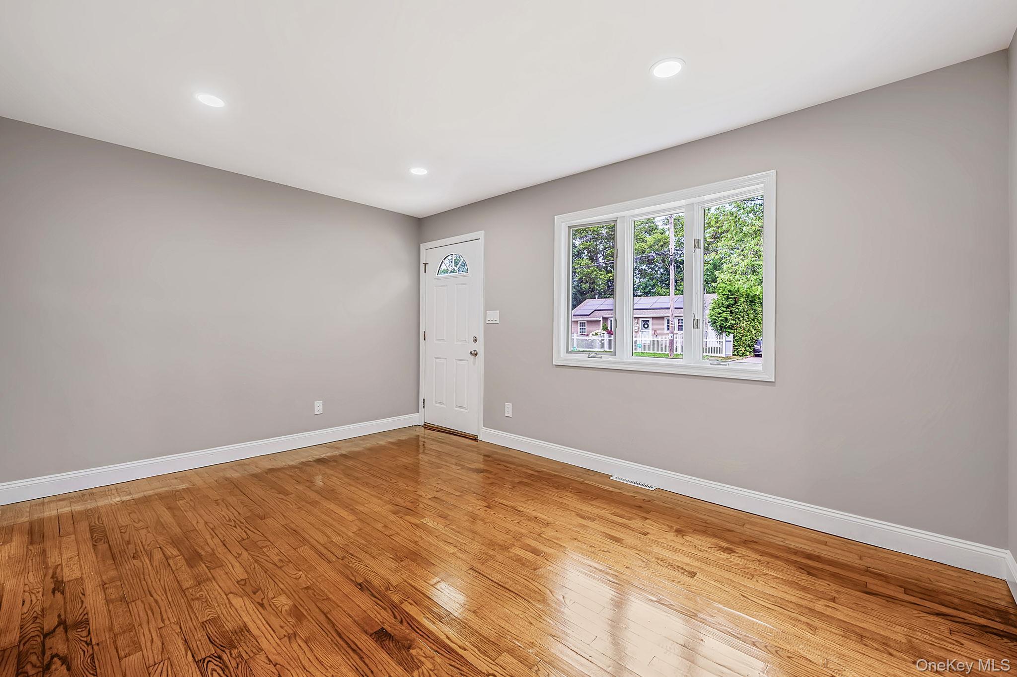 Single Family Lombardy Boulevard Suffolk County, NY 11706, MLS-1021372-4
