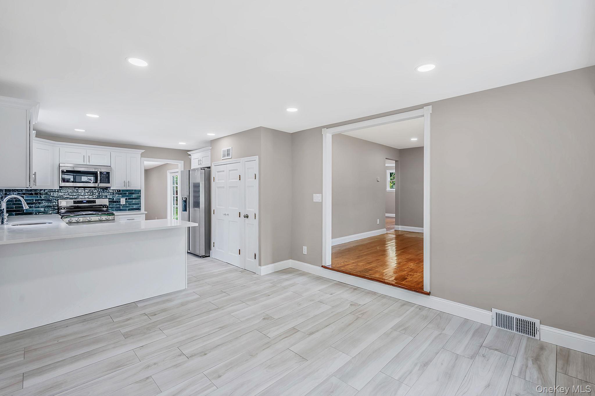Single Family Lombardy Boulevard Suffolk County, NY 11706, MLS-1021372-6