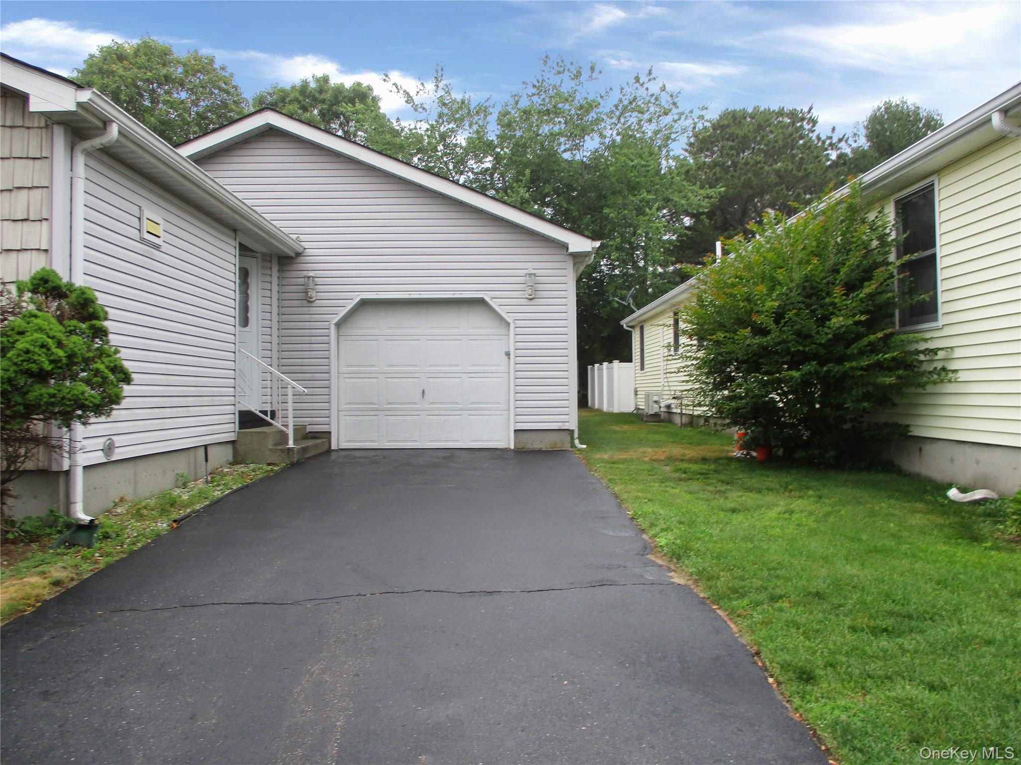 Single Family Village Circle E  Suffolk County, NY 11949, MLS-1021408-11