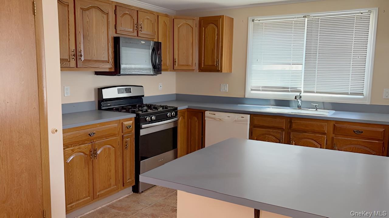 Single Family Village Circle E  Suffolk County, NY 11949, MLS-1021408-3