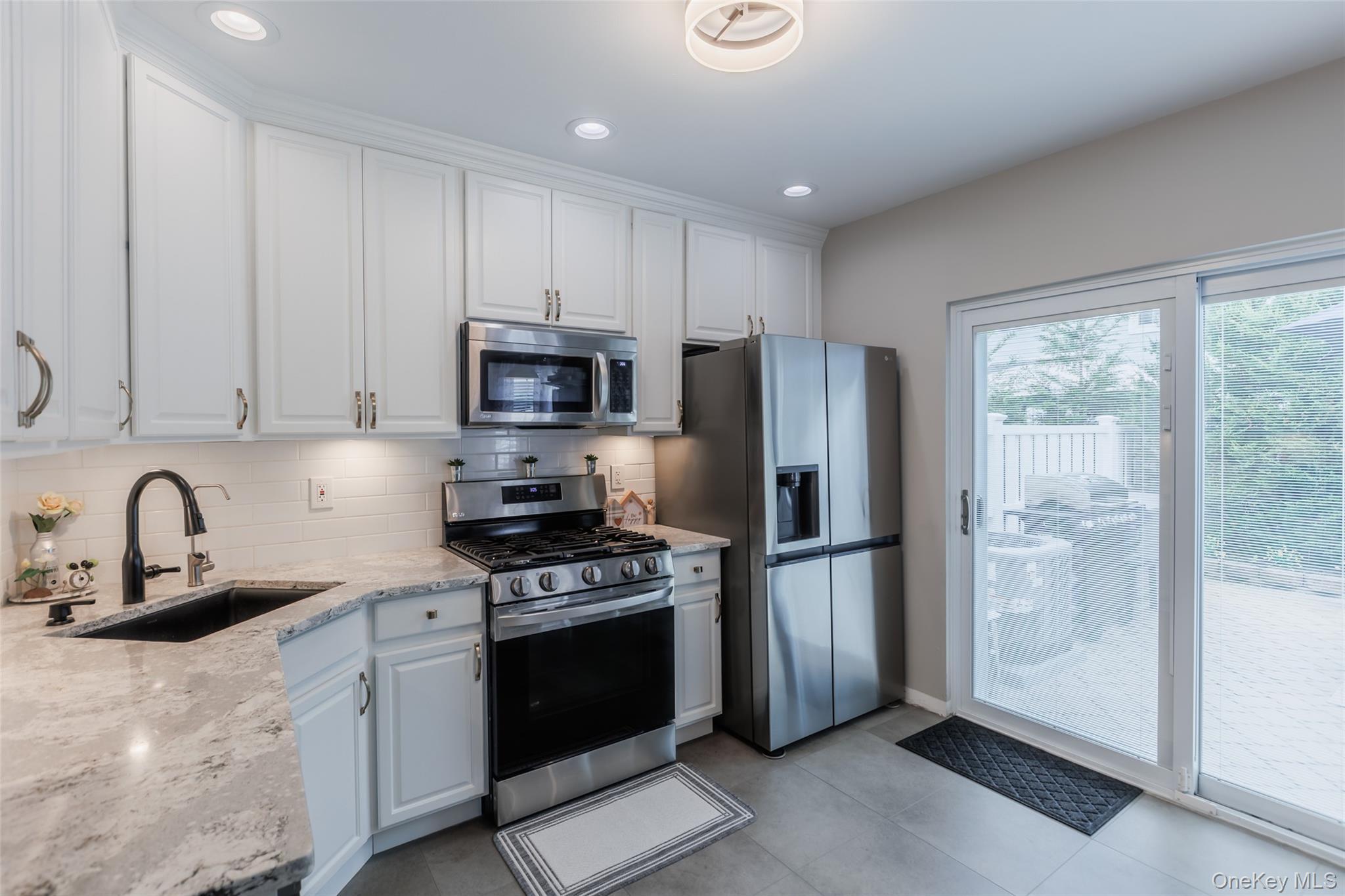 Single Family Kate Circle Suffolk County, NY 11953, MLS-1021466-6