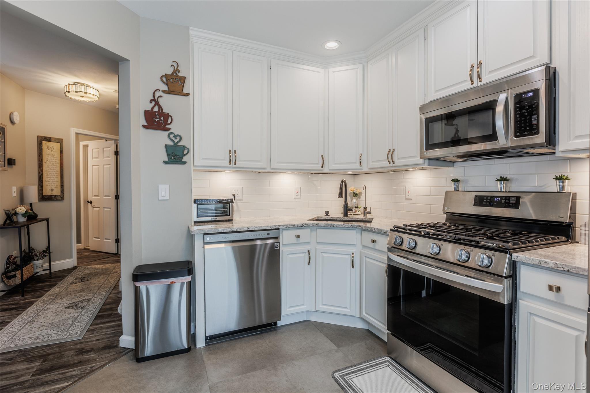 Single Family Kate Circle Suffolk County, NY 11953, MLS-1021466-9