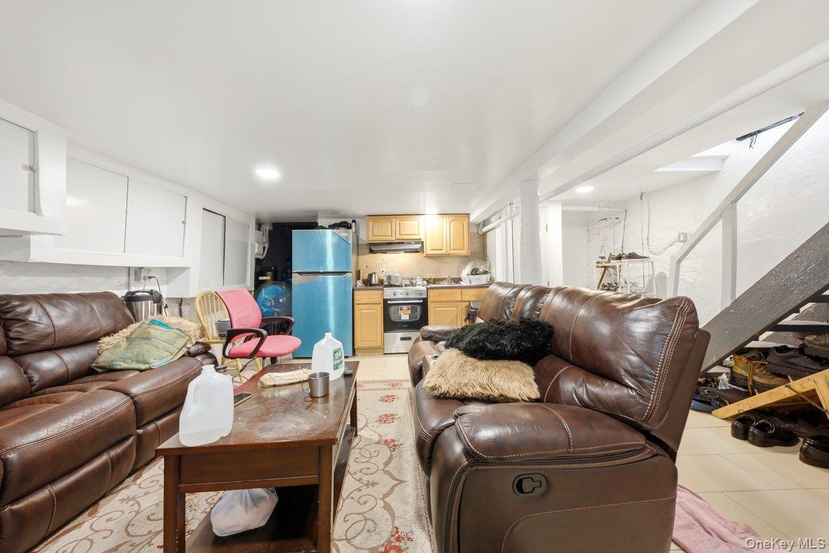 Single Family Villa Avenue Bronx, NY 10468, MLS-1021472-11