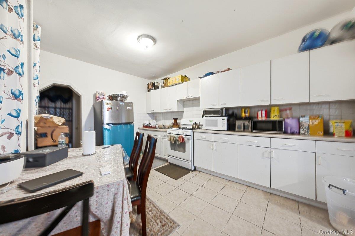 Single Family Villa Avenue Bronx, NY 10468, MLS-1021472-18