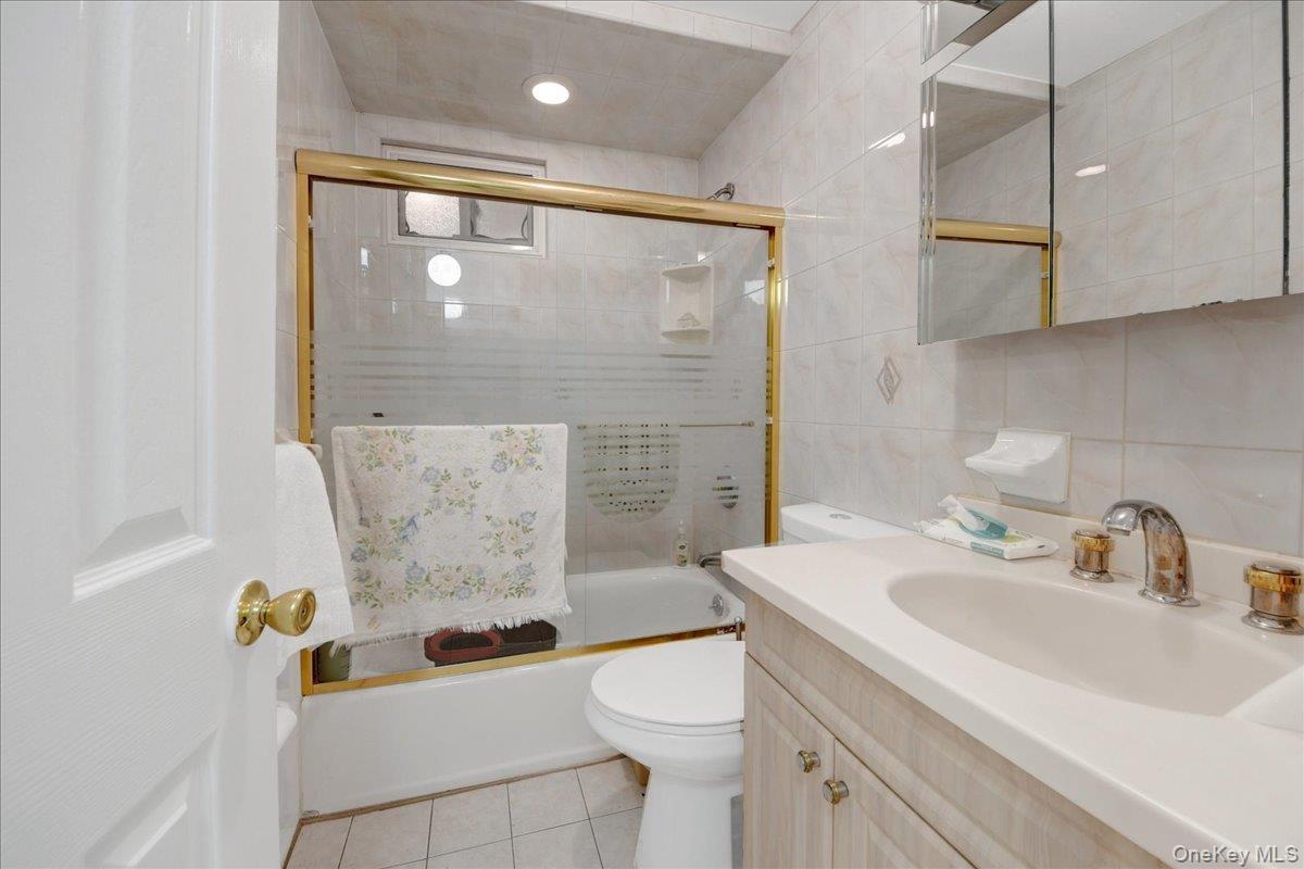 Single Family Rawlins Avenue  Bronx, NY 10465, MLS-1021489-12