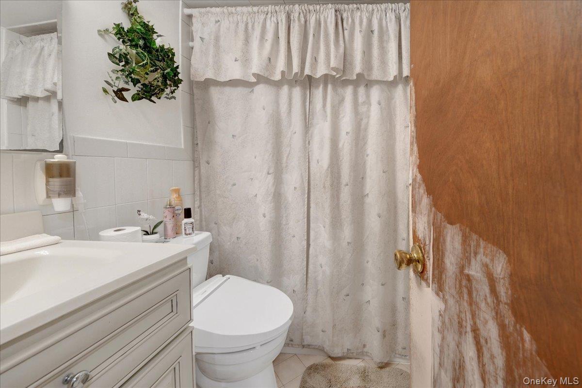 Single Family Rawlins Avenue  Bronx, NY 10465, MLS-1021489-17