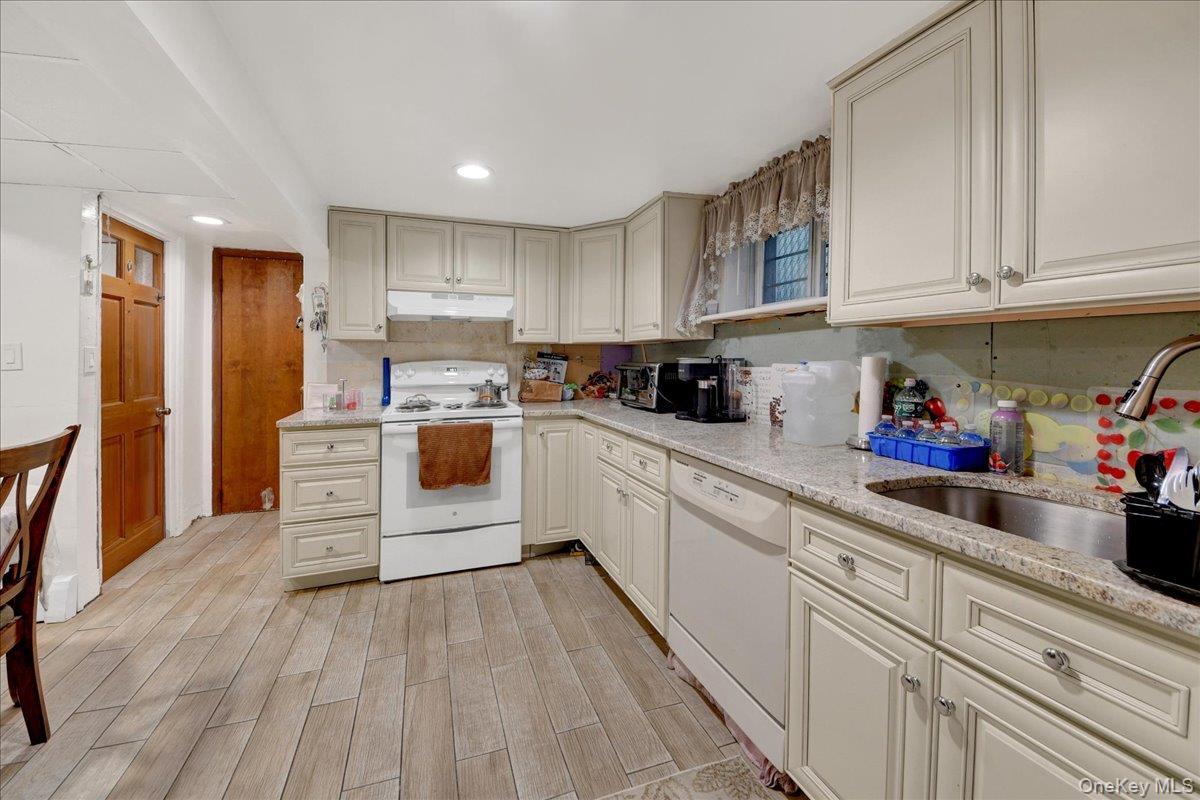 Single Family Rawlins Avenue  Bronx, NY 10465, MLS-1021489-18