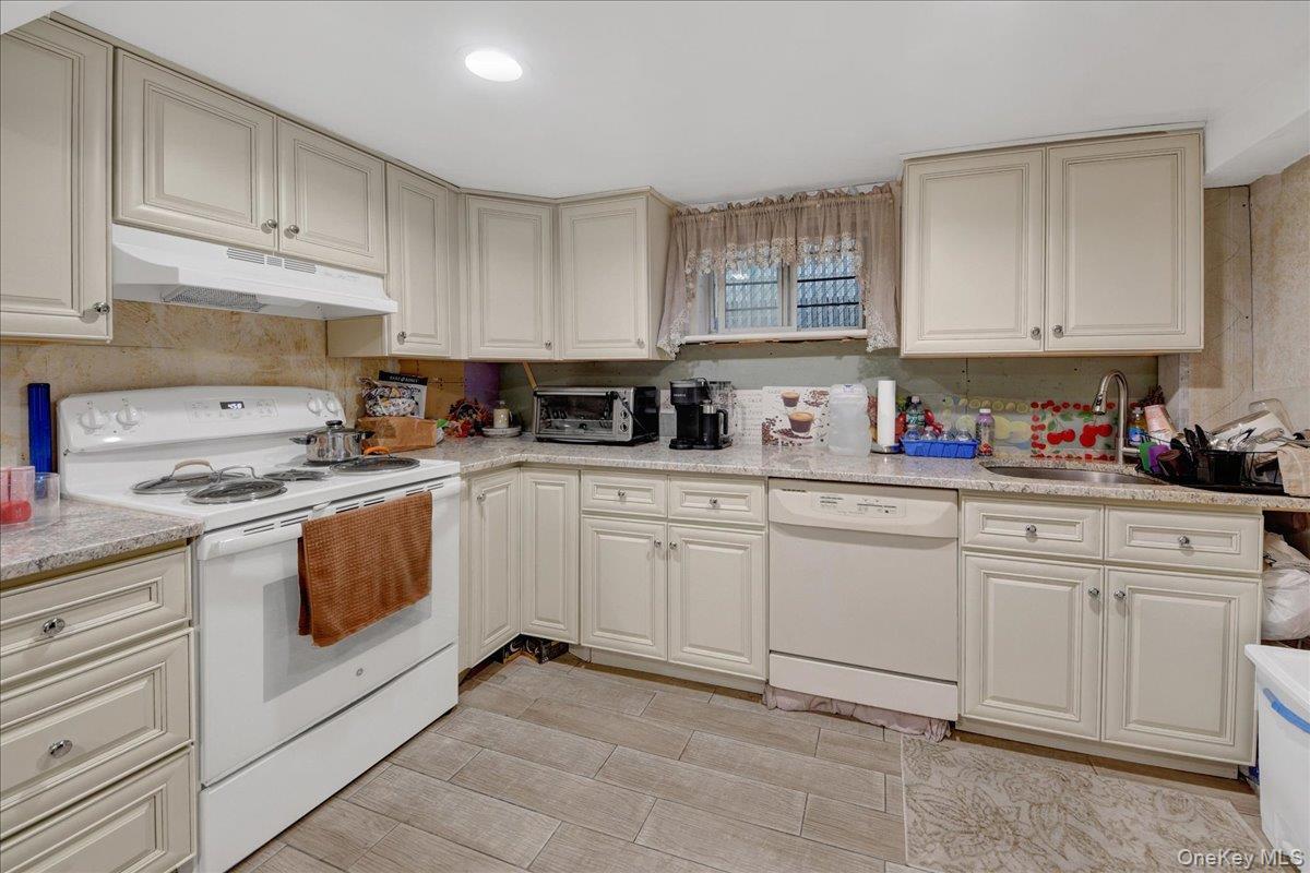 Single Family Rawlins Avenue  Bronx, NY 10465, MLS-1021489-19