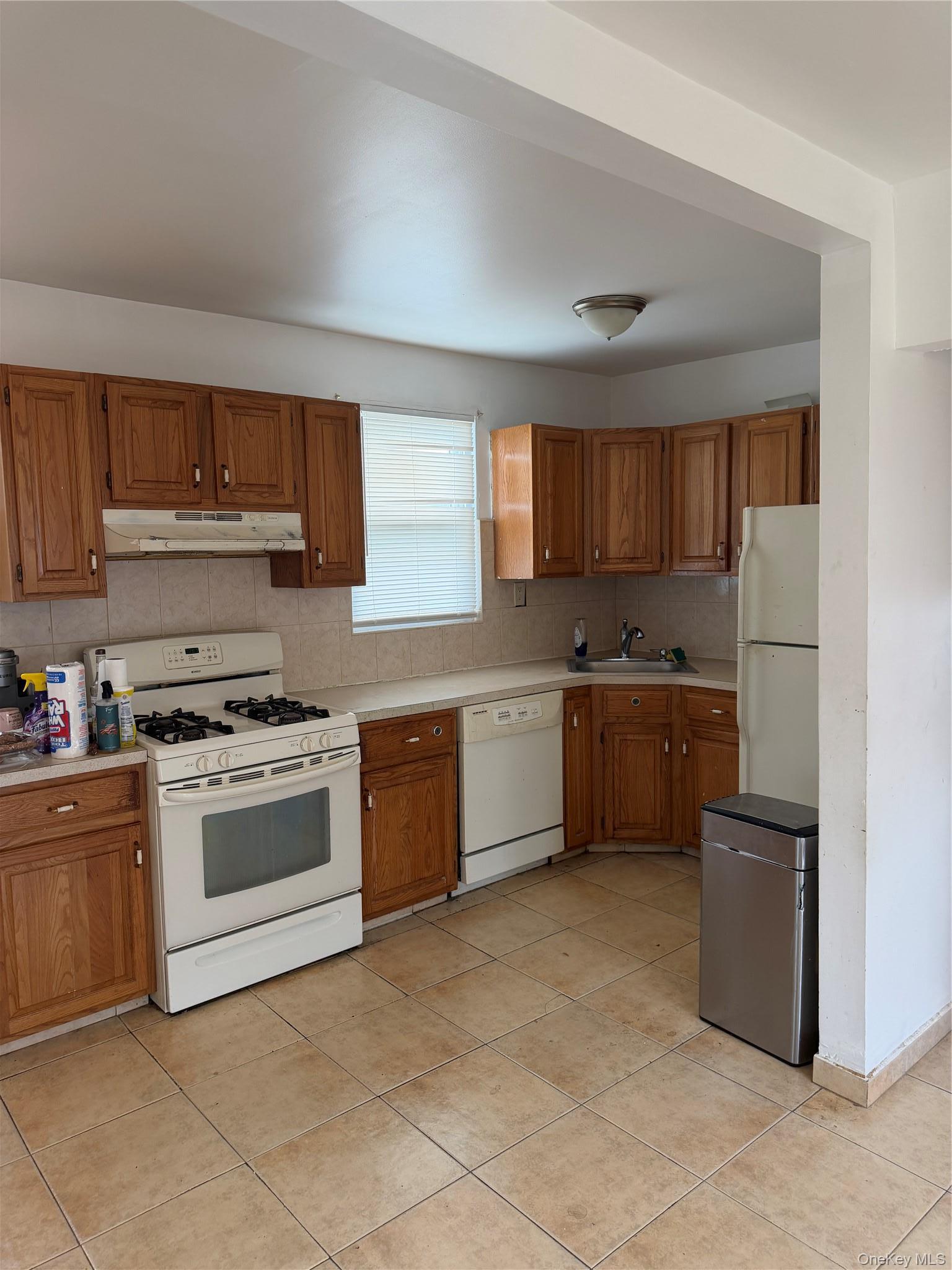 Single Family Rawlins Avenue Bronx, NY 10465, MLS-1021489-25