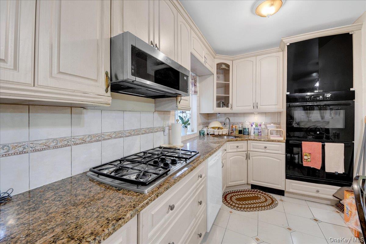 Single Family Rawlins Avenue  Bronx, NY 10465, MLS-1021489-5
