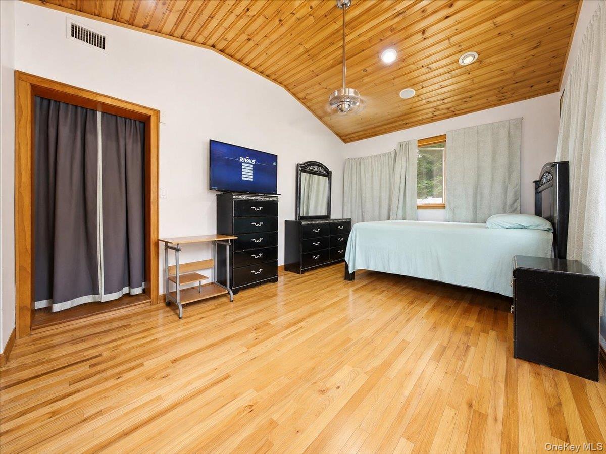 Single Family E Riviera Drive  Suffolk County, NY 11757, MLS-1021495-10
