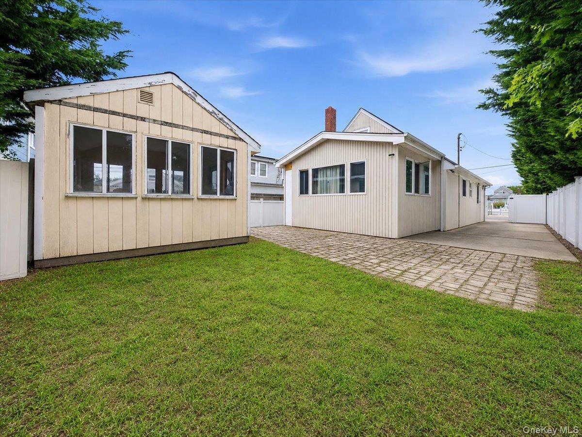 Single Family E Riviera Drive  Suffolk County, NY 11757, MLS-1021495-17