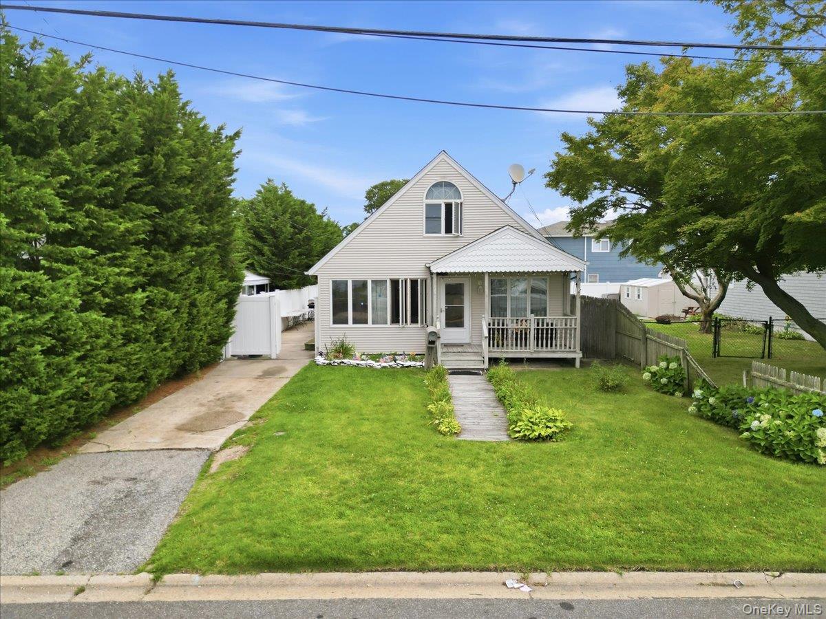 Single Family E Riviera Drive  Suffolk County, NY 11757, MLS-1021495-2