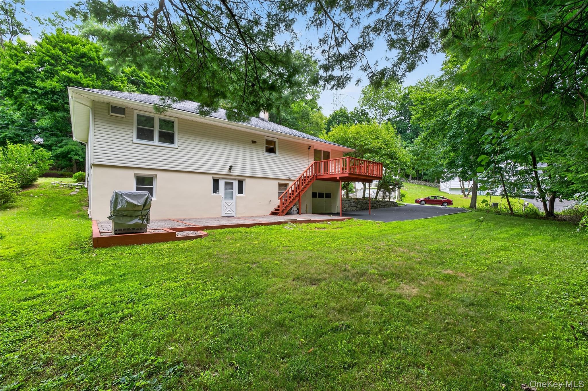 Single Family Greenwood Lane  Westchester County, NY 10607, MLS-1021512-15