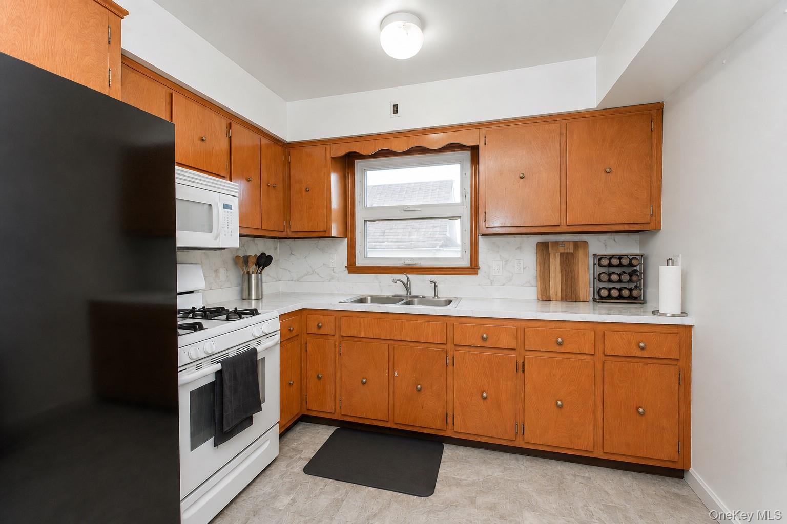 Single Family Highview Avenue Staten Island, NY 10301, MLS-1021535-28