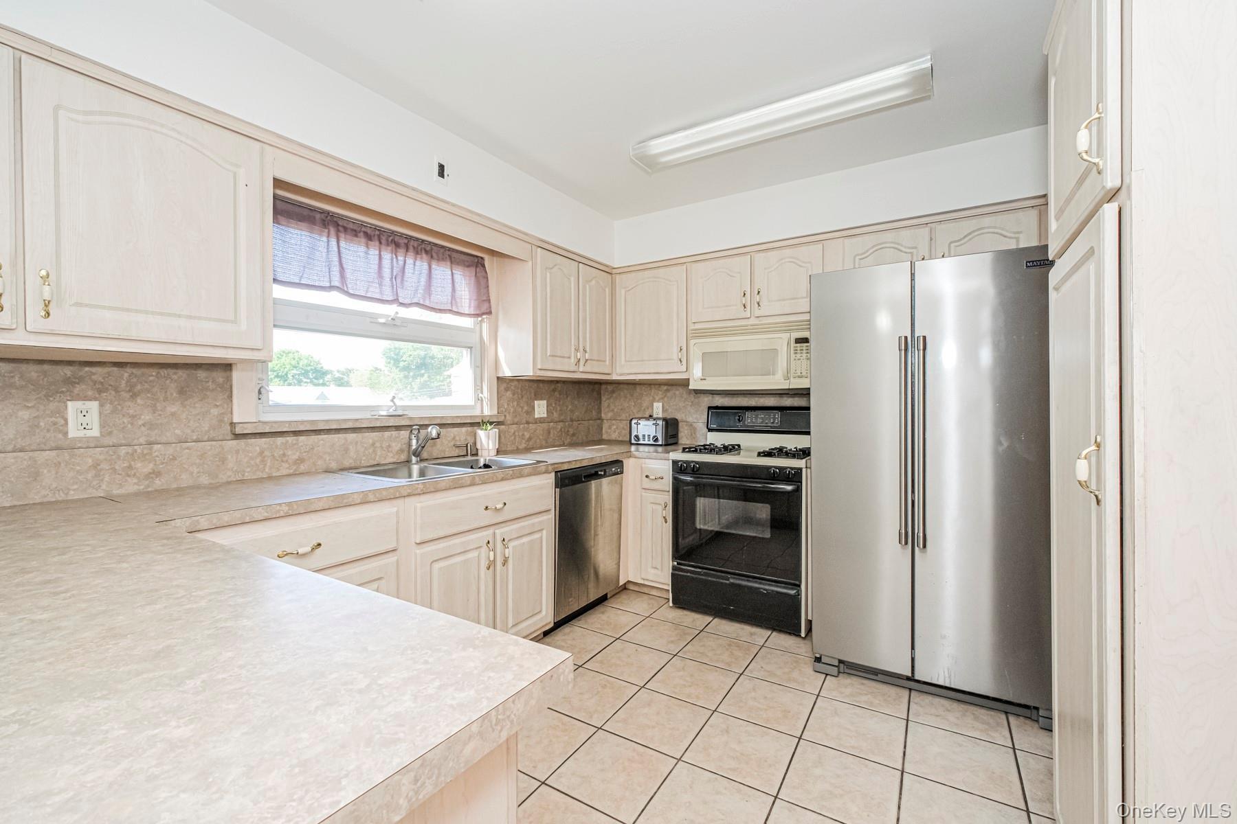 Single Family Highview Avenue Staten Island, NY 10301, MLS-1021535-9