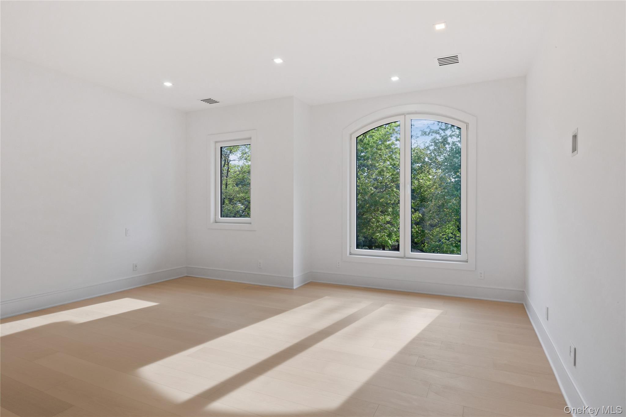 Single Family Somner Drive  Suffolk County, NY 11746, MLS-1021536-39