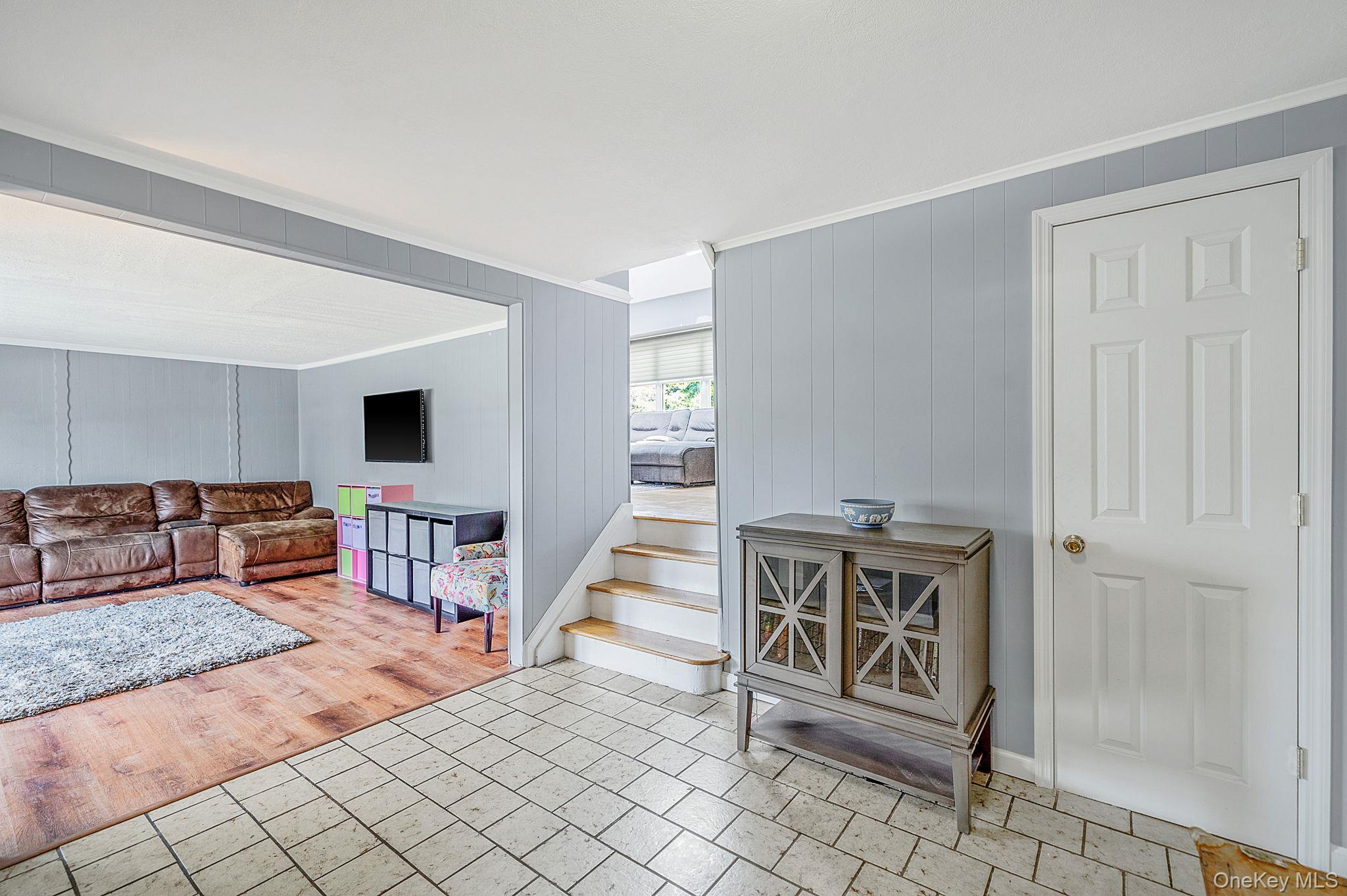 Single Family Blue Spruce Lane Suffolk County, NY 11725, MLS-1021591-10