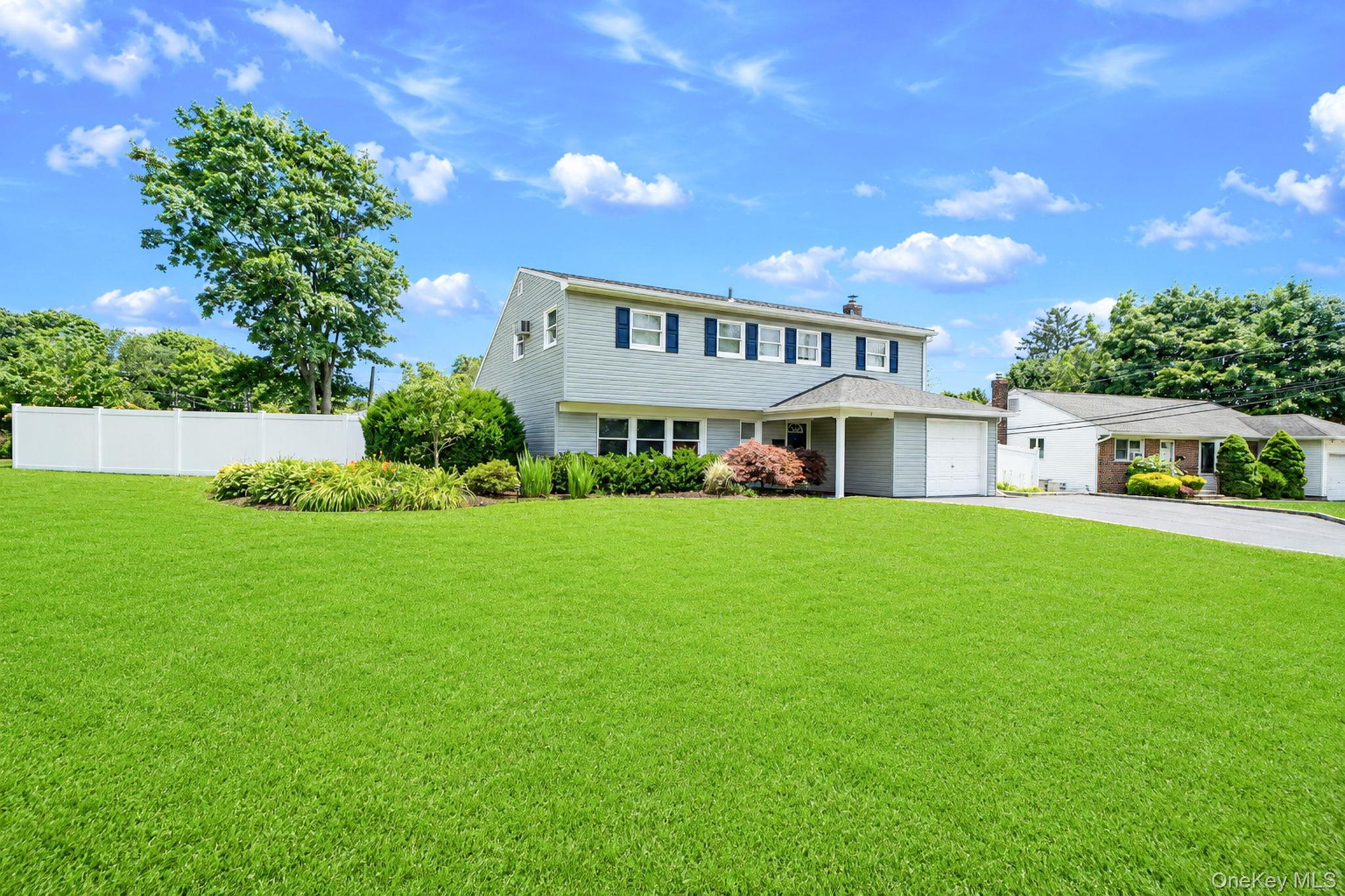 Single Family Blue Spruce Lane Suffolk County, NY 11725, MLS-1021591-2