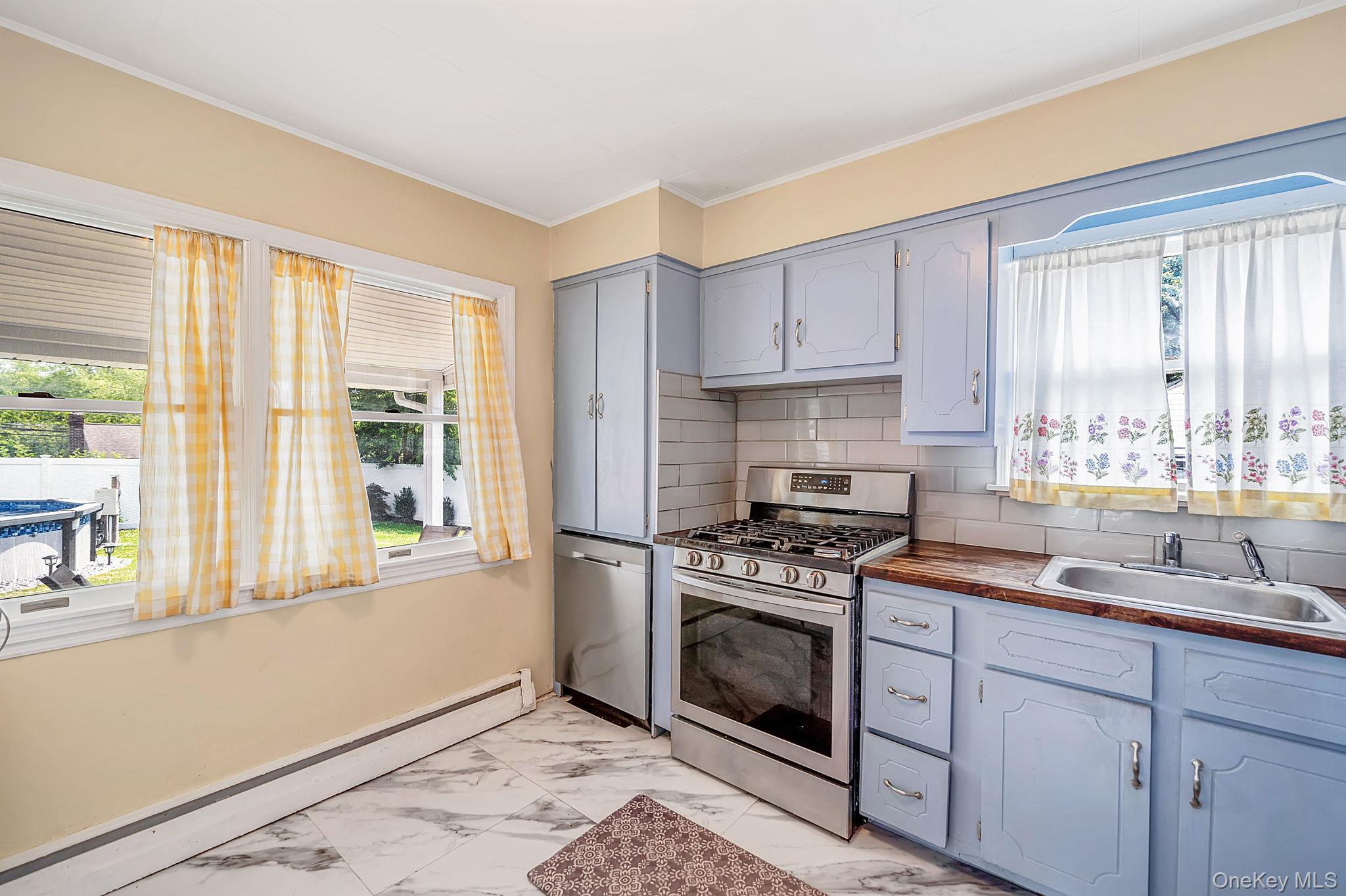 Single Family Blue Spruce Lane Suffolk County, NY 11725, MLS-1021591-21
