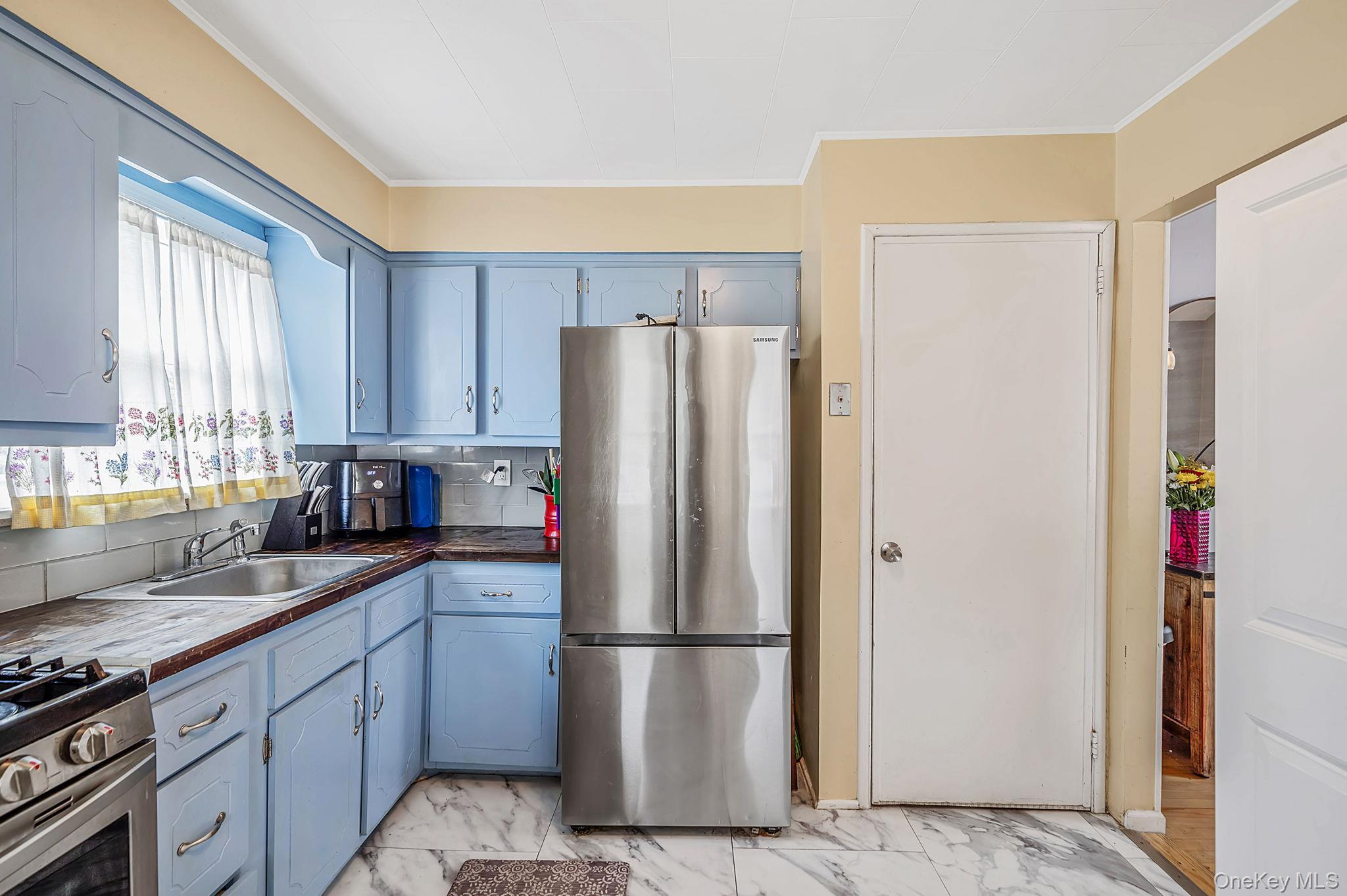 Single Family Blue Spruce Lane Suffolk County, NY 11725, MLS-1021591-23