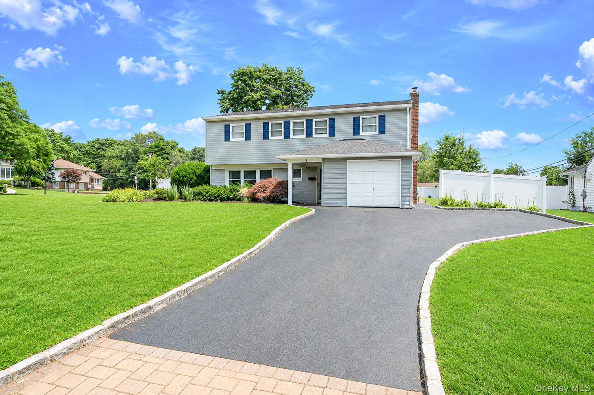 Single Family Blue Spruce Lane Suffolk County, NY 11725, MLS-1021591-3