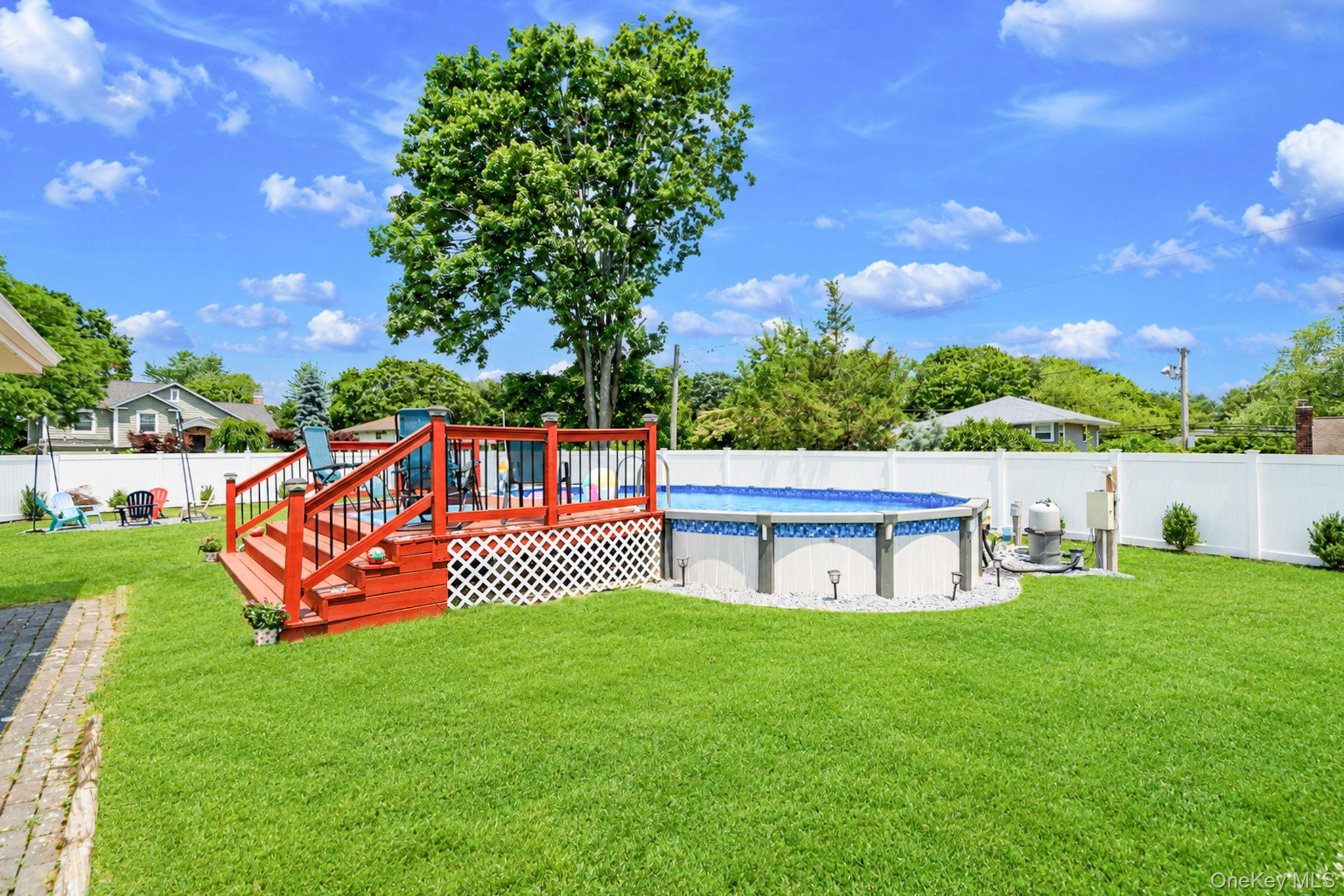 Single Family Blue Spruce Lane Suffolk County, NY 11725, MLS-1021591-4