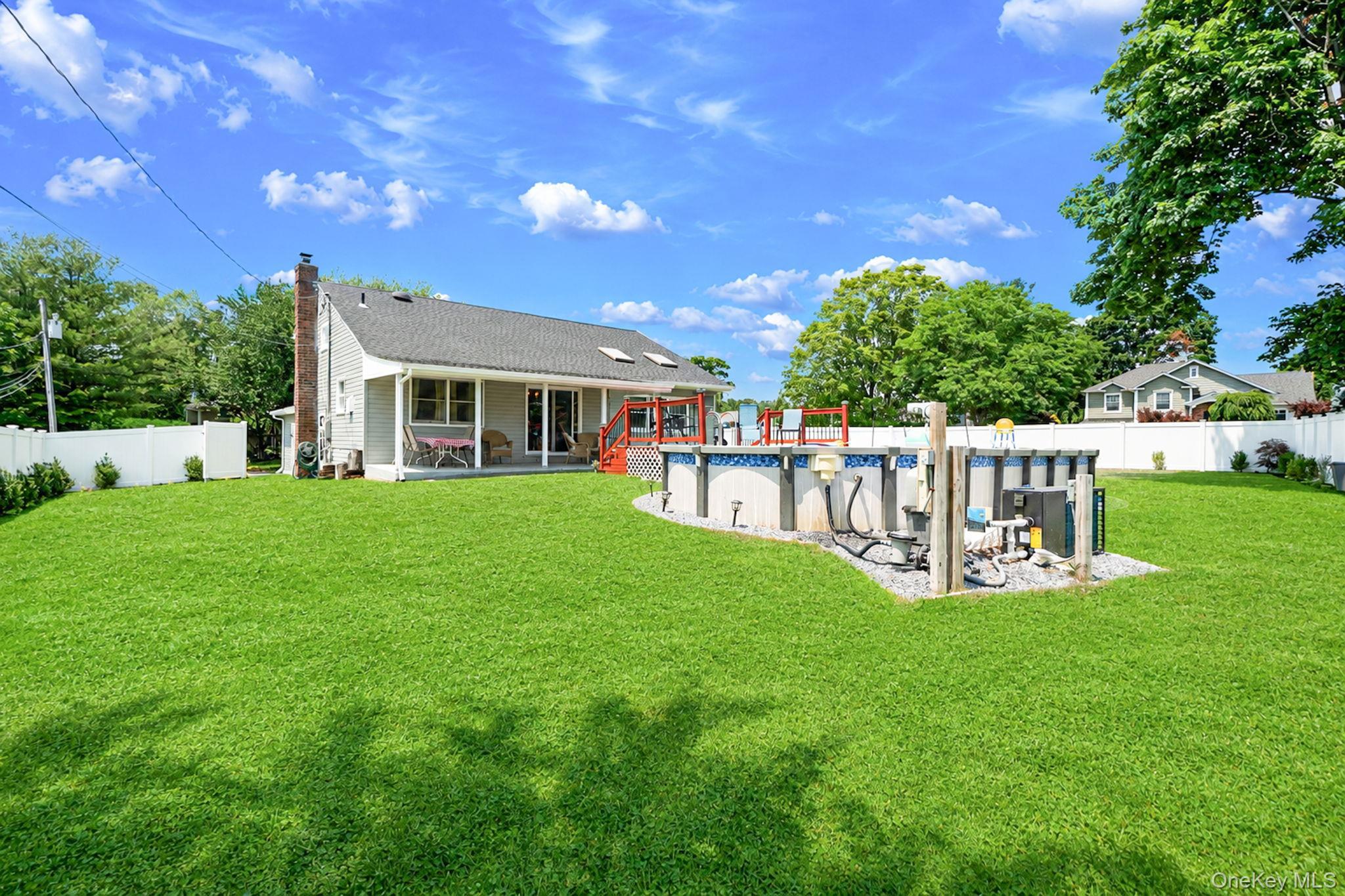 Single Family Blue Spruce Lane Suffolk County, NY 11725, MLS-1021591-5