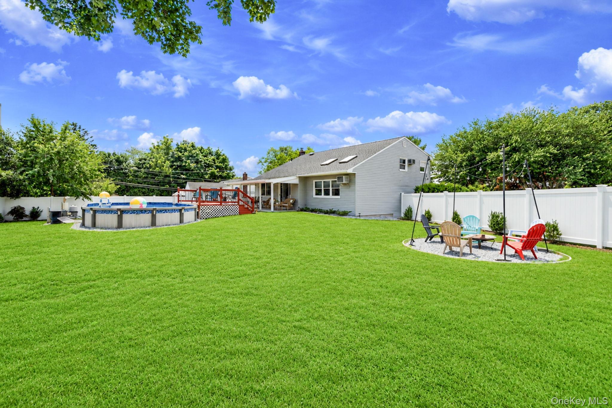 Single Family Blue Spruce Lane Suffolk County, NY 11725, MLS-1021591-6
