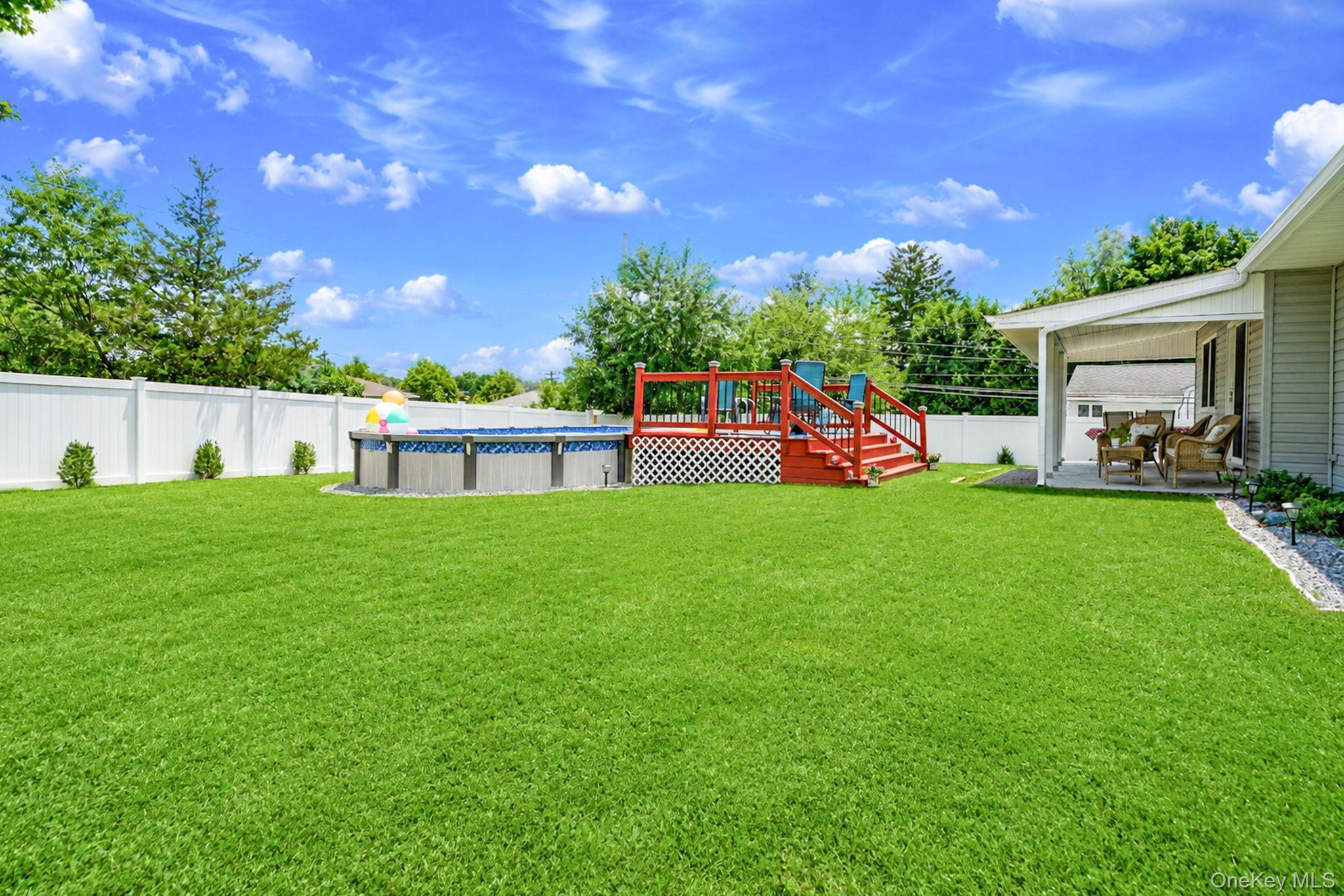 Single Family Blue Spruce Lane Suffolk County, NY 11725, MLS-1021591-8