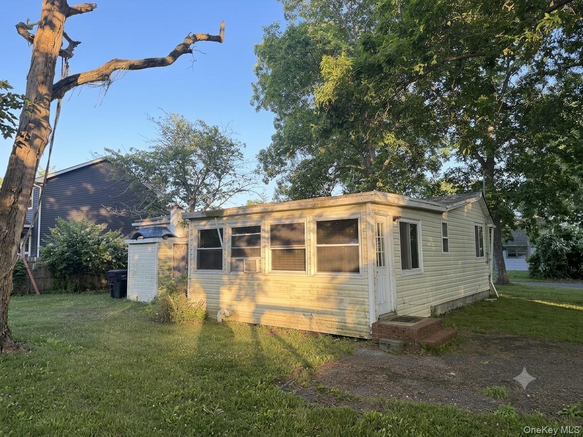 Single Family Elm Road E  Suffolk County, NY 11951, MLS-1021600-4