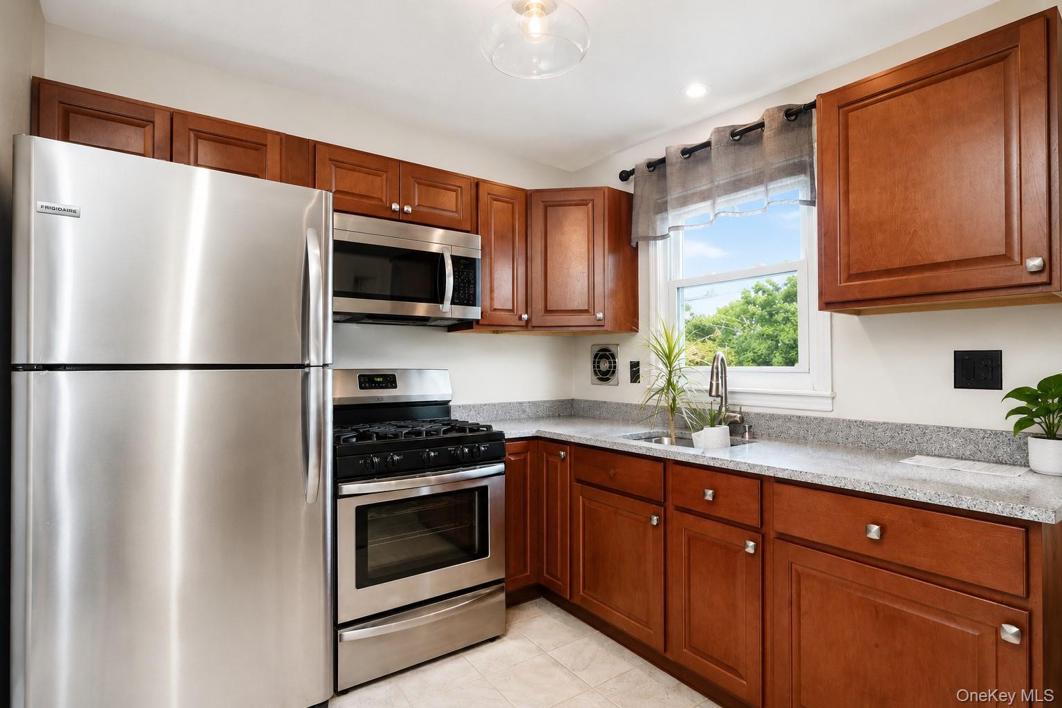 Single Family Cypress Avenue Staten Island, NY 10301, MLS-1021660-11